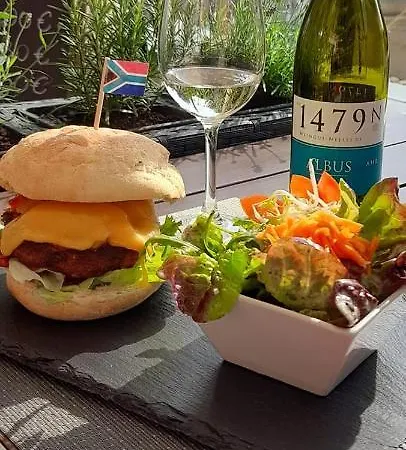 Garni Am Schloss 住宿加早餐酒店 3*