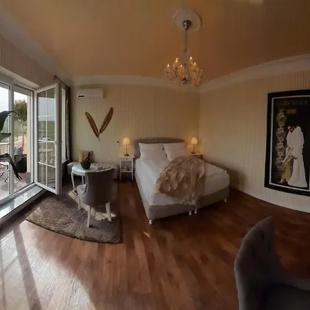 Garni Am Schloss 住宿加早餐酒店