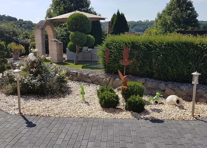 Bed & Breakfast Garni Am Schloss Kottenheim